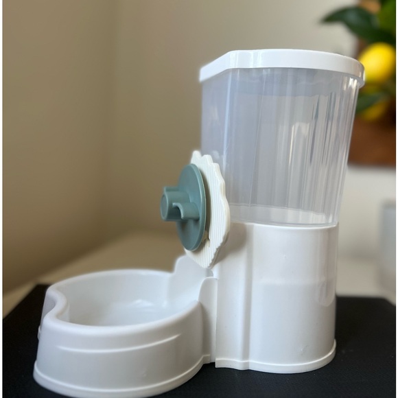 Pets Extra Small Auto Gravity Feeder 1.5 Pound Capacity for Dogs and Cats new - Picture 3 of 6